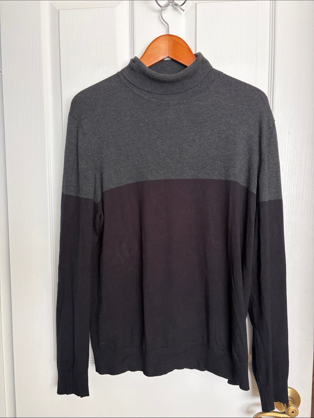 Men's Two-Tone Turtleneck Sweater in Gray & Dark Brown